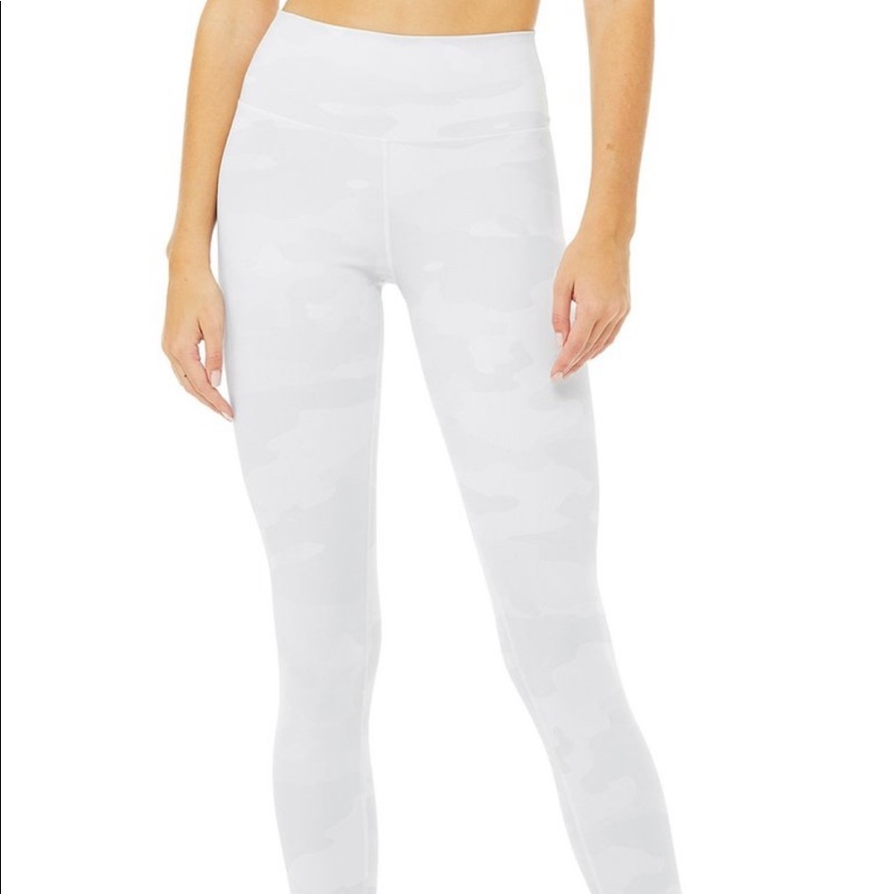 Alo Leggings size S in white cameo
